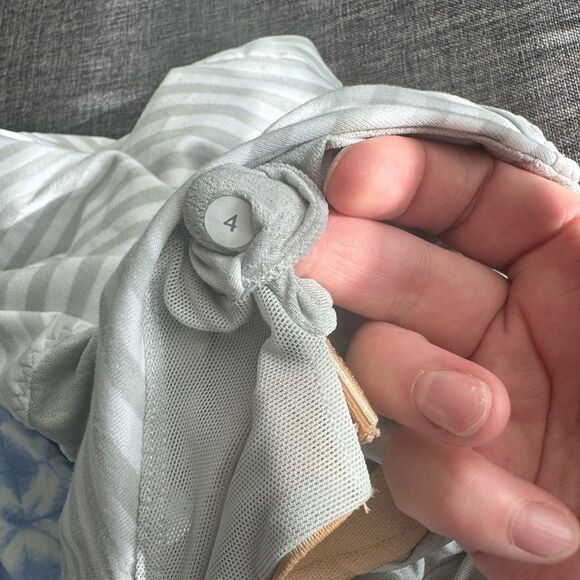 Lululemon Cross My Heart Tank Size 4 - Picture 2 of 11